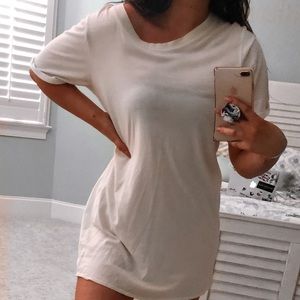 ⭐️Tobi cream T-shirt dress⭐️